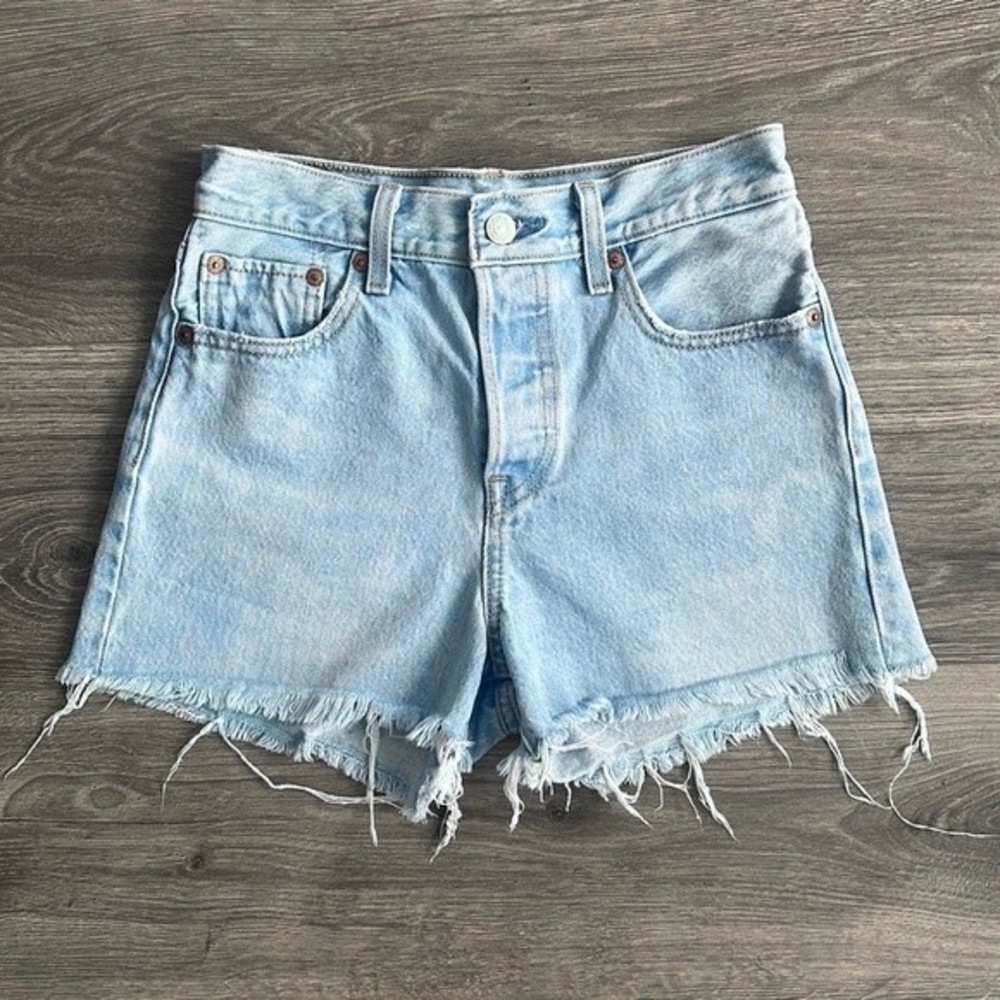 LEVI'S Wedgie Short Light Blue Wash Awesome Street High Rise Raw Hem US 25 - Picture 3 of 12